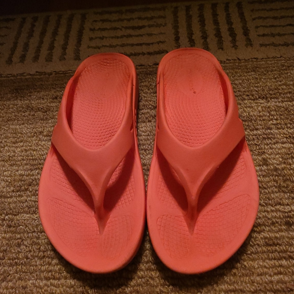 Oofos Recovery Sandals Size 7